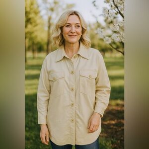 Wilfred (Aritzia) The Ganna Shirt Jacket in Birch. FAUX LEATHER. Large P2P 23"